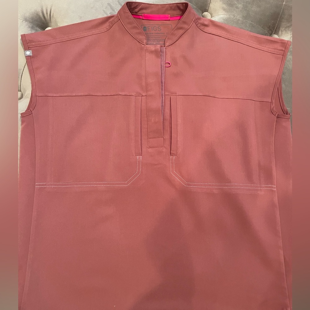 FIGS—NWOT! $22–MINERAL MAUVE BLUSH BLAKE TOP